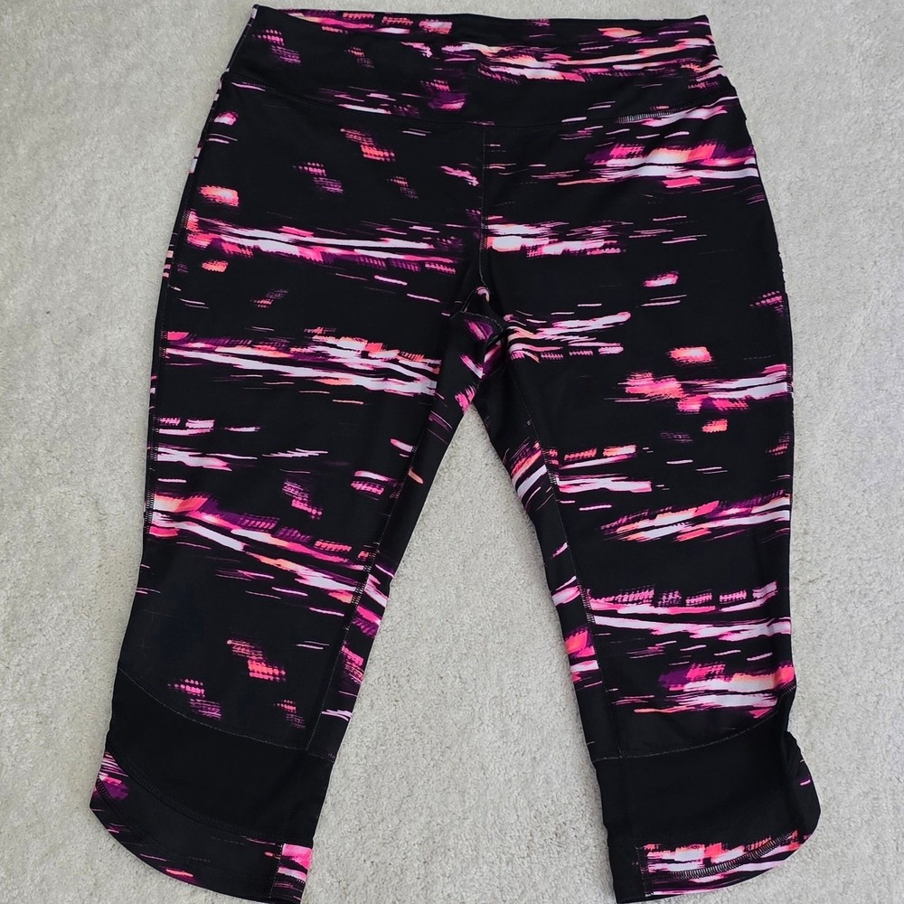 Performance Capri Leggings Athletic Activewear Black Pink‎ Print Mesh Size M